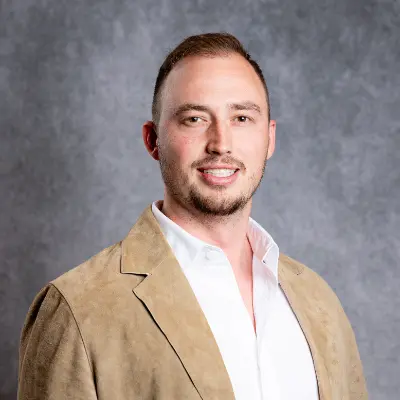 https://agent-headshots-prod.s3.us-west-2.amazonaws.com/0051I000006ilfvQAA.png