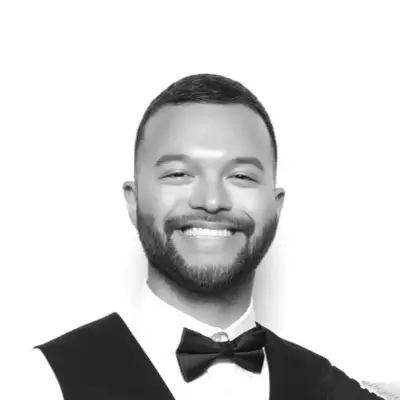 https://agent-headshots-prod.s3.us-west-2.amazonaws.com/0051I000008XfVOQA0.png