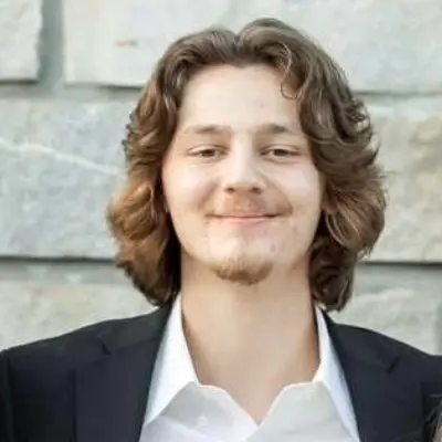 https://agent-headshots-prod.s3.us-west-2.amazonaws.com/005TQ000005olqUYAQ.png