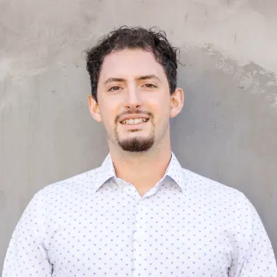 https://agent-headshots-prod.s3.us-west-2.amazonaws.com/005TQ000006KCnxYAG.png