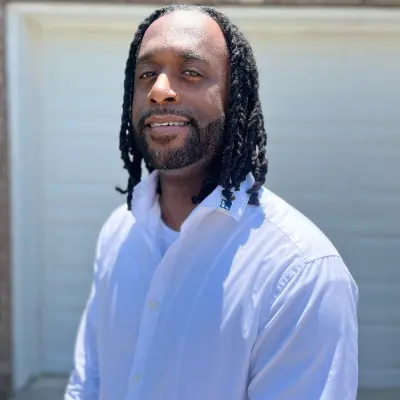 https://agent-headshots-prod.s3.us-west-2.amazonaws.com/005TQ000006exXNYAY.png