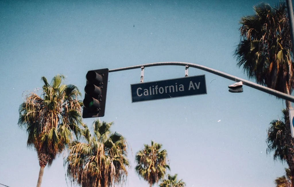 a traffic light with a california av sign above it