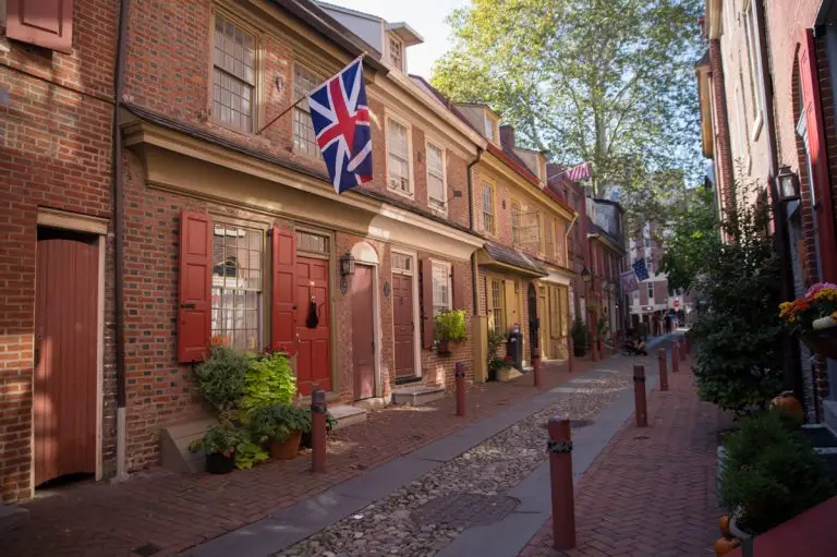 elfreth's alley in old city philadelphia