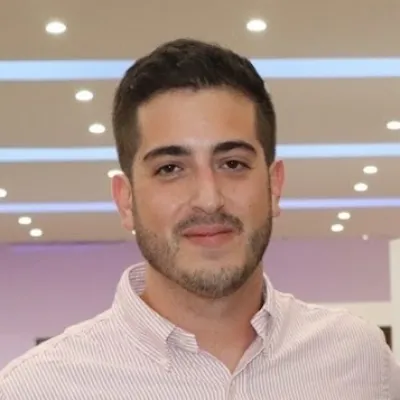 https://agent-headshots-prod.s3.us-west-2.amazonaws.com/0051I000002d3tWQAQ.png