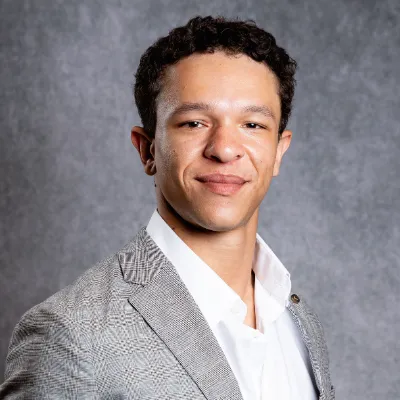 https://agent-headshots-prod.s3.us-west-2.amazonaws.com/005TQ0000060wzpYAA.png