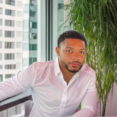 https://agent-headshots-prod.s3.us-west-2.amazonaws.com/005TQ000008EjYXYA0.png