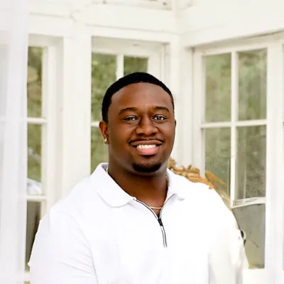 https://agent-headshots-prod.s3.us-west-2.amazonaws.com/005TQ000008lcQDYAY.png