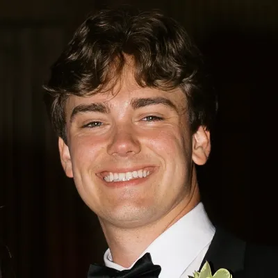 https://agent-headshots-prod.s3.us-west-2.amazonaws.com/005VX00000OVtdVYAT.png