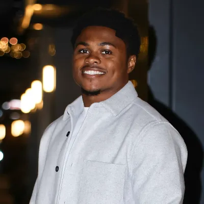 https://agent-headshots-prod.s3.us-west-2.amazonaws.com/005VX00000UEiSvYAL.png