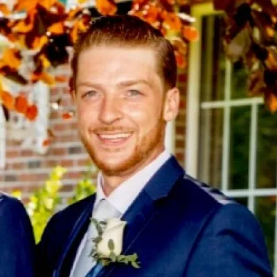 https://agent-headshots-prod.s3.us-west-2.amazonaws.com/005VX00000VBCQbYAP.png