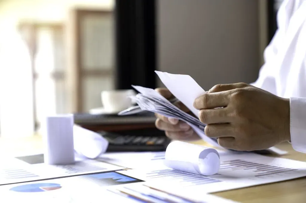 close-up-of-businessman-s-hands-collecting-bills