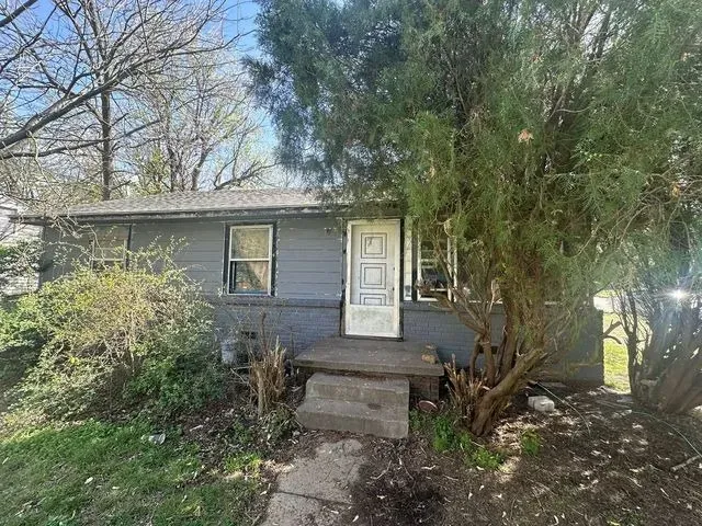 https://www.newwestern.com/images/2025/01/338-w-47th_1.jpeg